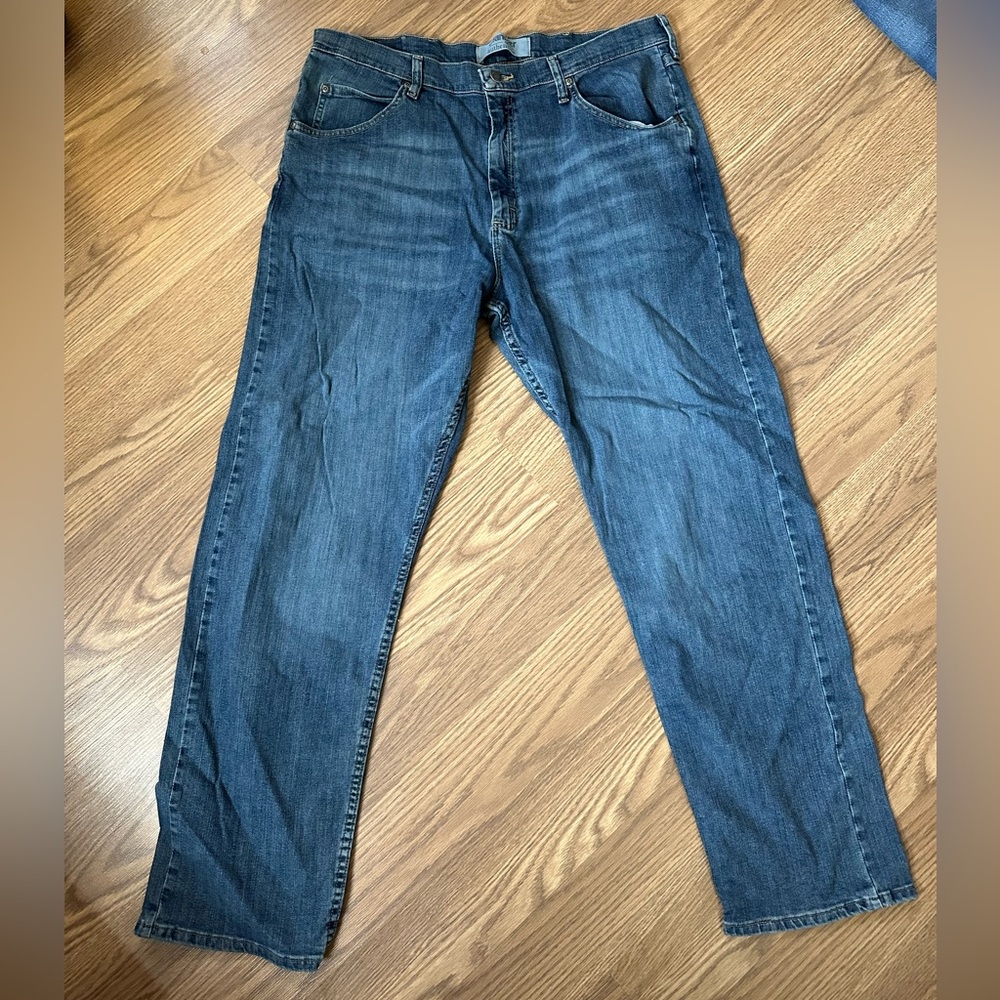 Men’s Wrangler Straight Jeans - Medium Wash - 36x32